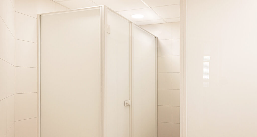 Blogartikel: Stilvolle Privatsphäre durch WC-Kabinen aus Glas